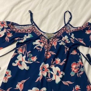 Like new! Floral blouse with open shoulder detail